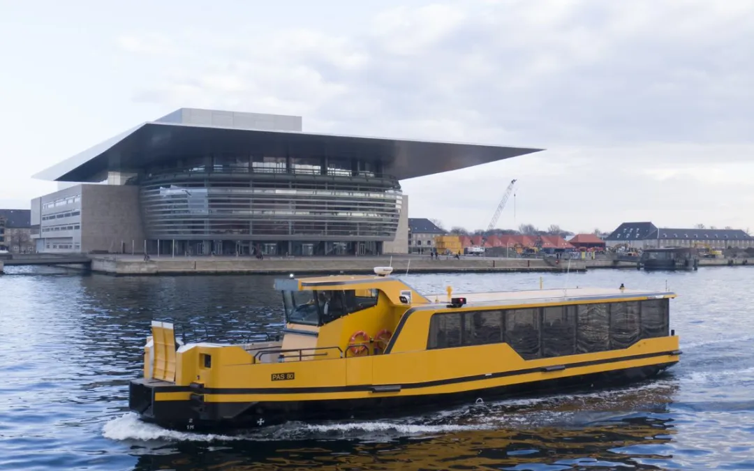 The ferry Bryggen has won the KNVTS Ship of the Year Award 2021 for its innovative, fully electric and environmentally friendly design 